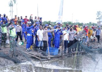 Kapolda Sumsel Menghadiri Acara Panen Raya Ikan Bandeng Binaan Dit Polariud Polda Sumsel