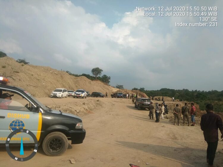 Bupati Anne Ratna mustika Tutup Galian Pasir Di Desa Cirende Tanjungwari Kecamatan Cibatu