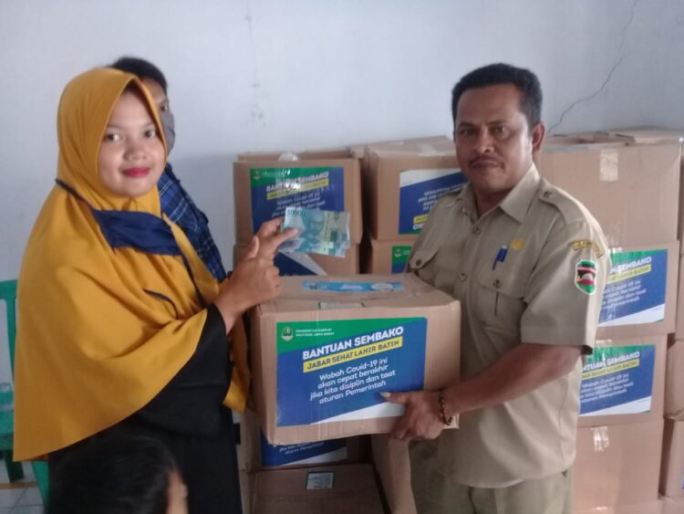 Pembagian Bantuan (BST),Banprop Di Desa Gardu Kecamatan Kiarapedes Tahap 2 Teralisasi Dengan Baik