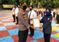 Empat Personel Polres Purwakarta Yang Berprestasi, Menerima Penghargaan Dari Kapolres Purwakarta 