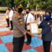 Empat Personel Polres Purwakarta Yang Berprestasi, Menerima Penghargaan Dari Kapolres Purwakarta 