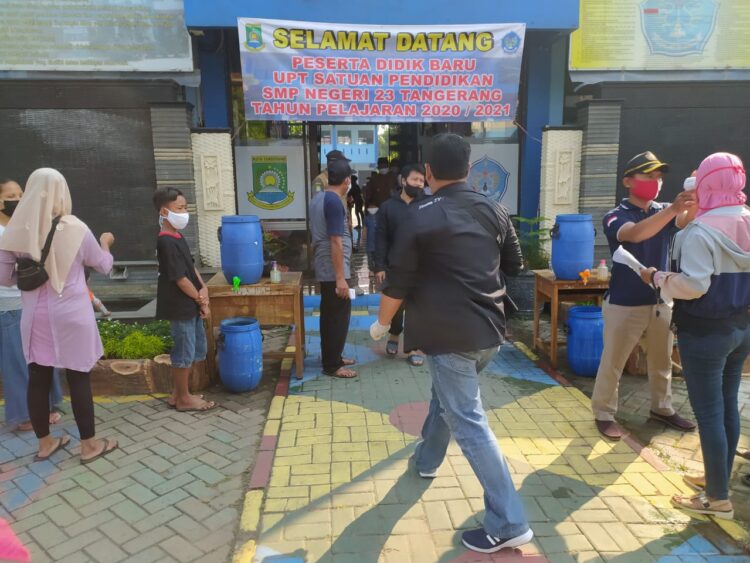 Seorang Lurah Usir Warganya Pada Saat Ambil Bansos Covid 19