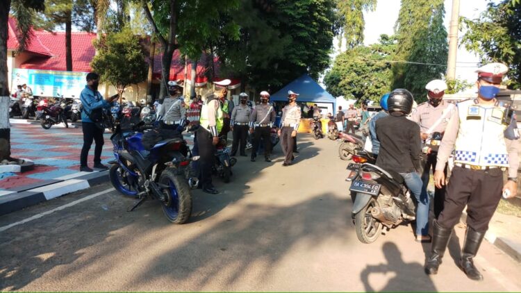 Satuan Satlantas Polres Purwakarta Gencar Melakukan Penertiban Pengendara Terutama Di Jam Kesibukan Pagi Dan Sore