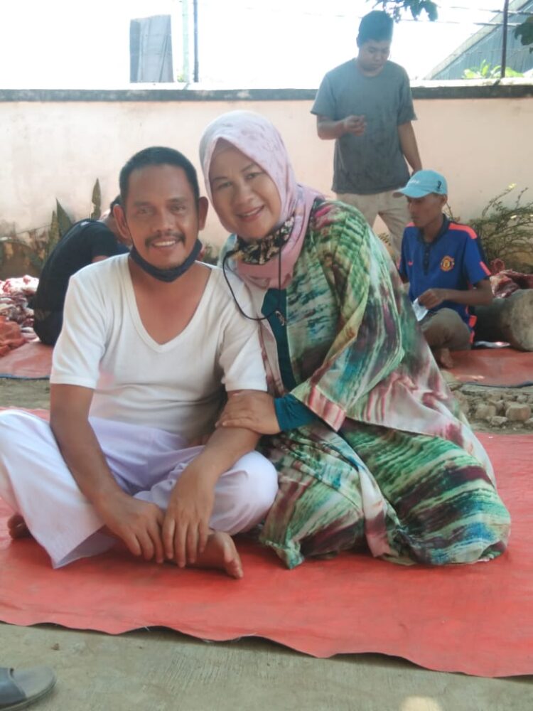 Sekjen Gibas Resort Purwakarta Sembelih Satu Ekor Sapi Di Hari Ke Dua Hari Raya IDUL ADHA 1441 H Untuk Di Bagikan Ke Masyarakat