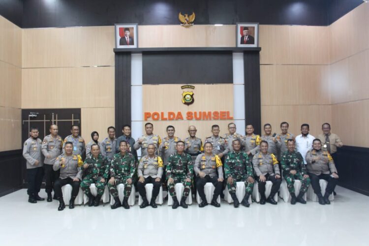 Kapolda Sumsel Bersama Pejabat Utama Menerima Silaturahmi Pangdam II Sriwijaya Didampingi Dandrem Gapo 044