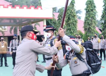 Kapolda Sumsel Pimpin Apel Pelepasan Tim Pendaki Gunung Dempo Dalam Rangka Hut RI Ke-75