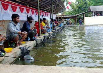 Meriahkan HUT RI Ke 75 Asep Chandra Bersama Warga Desa Cilegong Selenggarakan Lomba Mancing