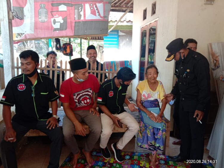 Pedagang Bakso Beri Bantuan Ke Korban Kebakaran Di Payindangan