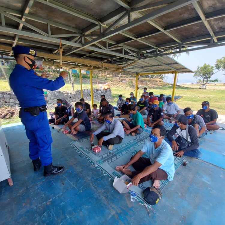 Polres Purwakarta Gelar Patroli Dialogis Disekitar Waduk Jatiluhur Dalam Menghindari Peyebaraan Virus Covid 19
