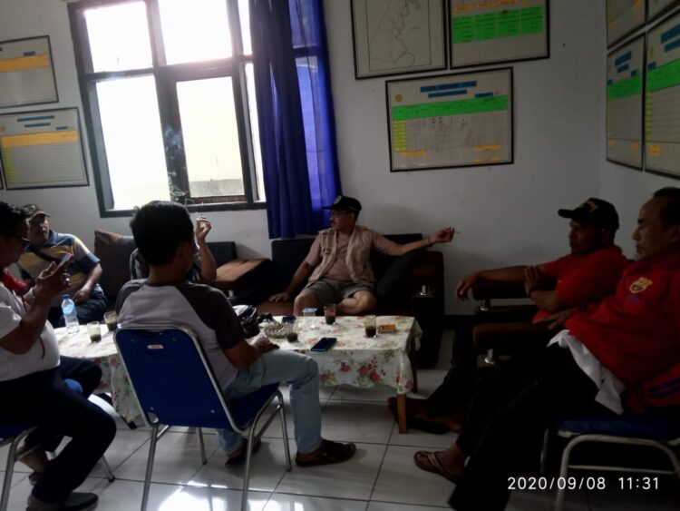 Sering Terjadi Kecelakaan Akibat Jalan Rabat Beton Rusak Parah Dan Kurangnya Penerangan Di Desa Kertamanah Purwakarta