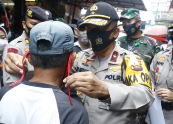 Waka Polda Sumsel Mensosialisasikan Protokol Pencegahan Covid 19 Diasar 19 Ilir Palembang