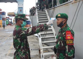 Tiba Di Bumi Khatulistiwa Satgas Pamtas Yonif 407/PK Jalani Protokol Kesehatan