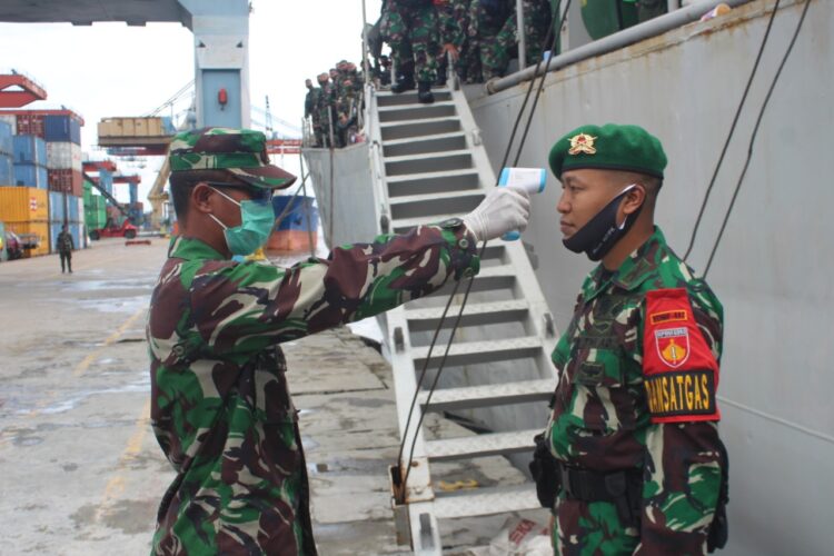 Tiba Di Bumi Khatulistiwa Satgas Pamtas Yonif 407/PK Jalani Protokol Kesehatan