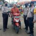 Bhabinkamtibmas Polsek Pontianak Timur Serentak Melaksanakan Patroli Di Kawasan Rawan Penyebaran Covid-19