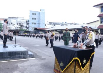 Kapolda Mengambil Apel Pagi dan Pemberian Penghargaan Kepada Kesatuan Polda Sumsel Yang Berprestasi