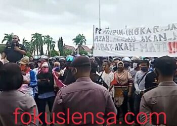 Aksi Damai Ratusan Nelayan Datangi Kantor Bupati dan DPRD Kabupaten Mempawah