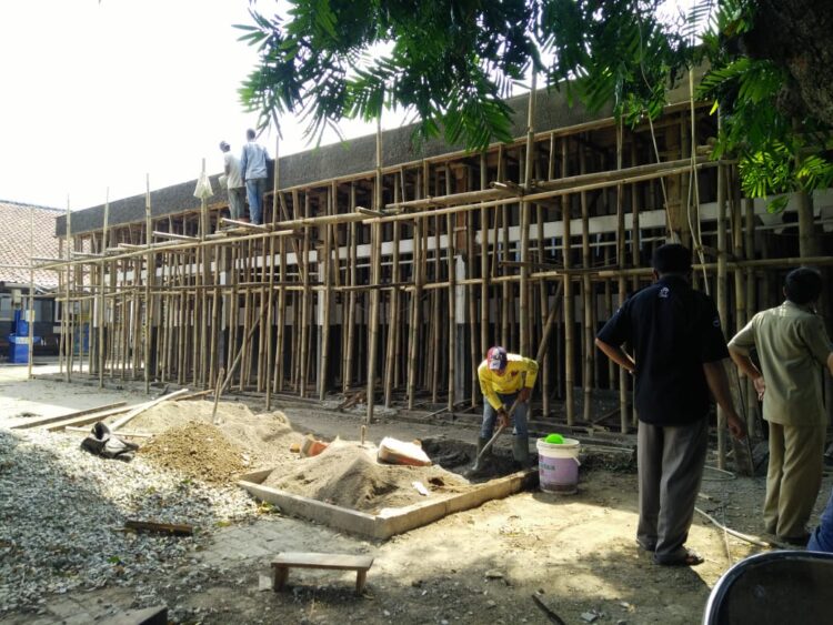 PROYEK PEMBANGUNAN SMA NEGERI 1 WANAYASA DIDUGA TIDAK TRASPARAN