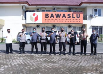 Kapolda Sumsel Dampingi Dir Intelkam Dan Kabid Humas Polda Sumsel Silahturrahmi Kekantor Bawaslu Provinsi Sumsel