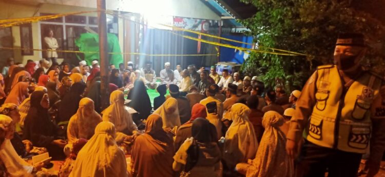 Warga Banjar Serasan Lakukan Do’a Bersama Dan Tahlilan Untuk Almarhumah Sumi dan Geby