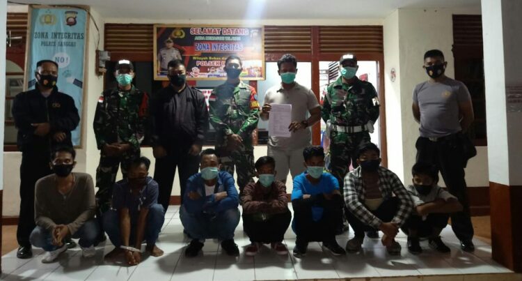 Gelar Pemeriksaan, Satgas Pamtas Yonif 642 Amankan Sindikat PMI Ilegal