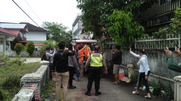 Warga Dikejutkan Seorang Pria Diduga Dianiaya Hinga Meninggal Di TKP Pontianak Tenggara