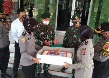 Menjalin Soladaritas Polri Segenap Jajaran Anggota Polres Purwakarta Turut Memeriahkan HUT Ke -75 TNI
