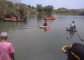 Upaya Pencarian Bocah Terpelepet ke Danau Bekas Galian C Bekas PT KUAT Di Hari Ke-2