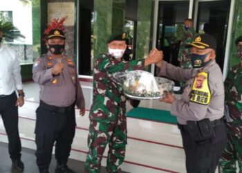 Polres Purwakarta Kunjungi Mako TNI, Meriahkan Dirgahayu HUT TNI ke -75