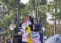 Demo Mahasiswa Blokade Tugu Adhipura Kota Tangerang Tuntut Batalkan UU Omnibus Law Cipta Kerja