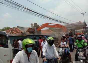 Eksekusi Pengosongan Lahan Di Warnai Kericuhan, walaupun Ahli Waris sedang Menempuh Upaya Hukum Pra Peradilan