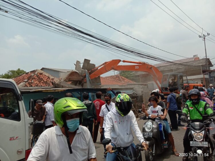 Eksekusi Pengosongan Lahan Di Warnai Kericuhan, walaupun Ahli Waris sedang Menempuh Upaya Hukum Pra Peradilan