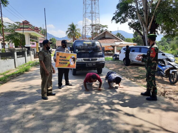 Terus Upaya Edukasi Polsek Sukasari Tetap Menjaga Protokol Kesehatan Meskipun Di Zona Hijau