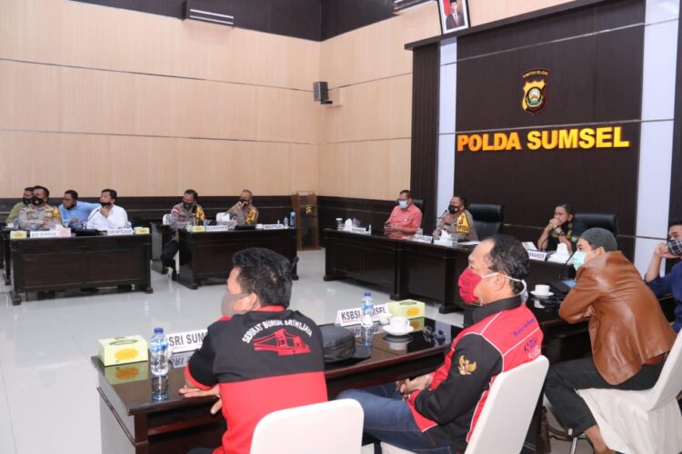 SILAHTURRAHMI KAPOLDA SUMSEL DENGAN KETUA SERIKAT PEKERJA /BURUH DAN ELEMEN BURUH PROVINSI SUMSEL