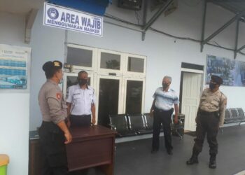 Kapolsek Pontianak Timur Rutin Lakukan Himbauan Agar Pelaku Usaha Menerapkan Protokol Kesehatan