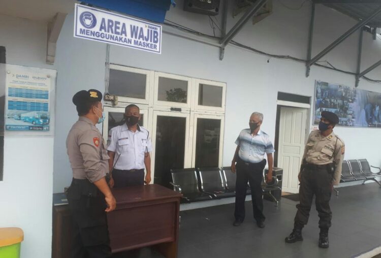 Kapolsek Pontianak Timur Rutin Lakukan Himbauan Agar Pelaku Usaha Menerapkan Protokol Kesehatan