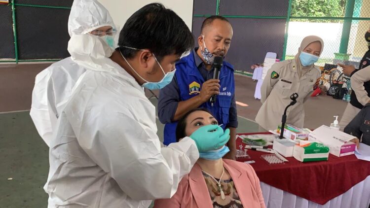 Pengambilan Rapid Swab Anti Gen Covid-19 Dipimpin Langsung Kabiddokes Polda Banten 
