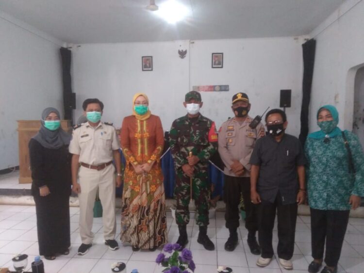 Acara Tali Welas Asih Bupati Purwakarta Anne Ratna Mustika Salurkan Ratusan Paket Beras dan Telur