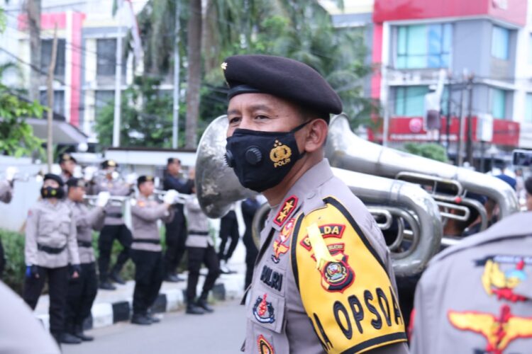 Kapolda Sumsel Melaksanakan Kegiatan Apel Pelepasan Keberangkatan Pengamanan Unjuk Rasa Dijakarta