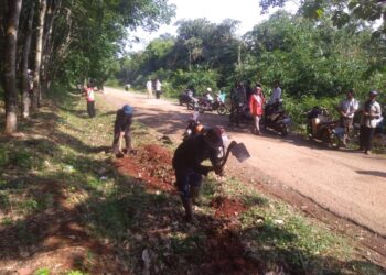 Camat Cibatu Menghadiri Kegiatan Selasa bersih ( Selasih ) Di Desa Cikadu