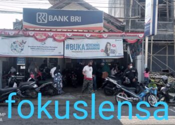 Dengan Mematuhi Protokol Kesehatan Warga Masyarakat Sambut Baik Bantuan Pemerintah(Banpres) Yang Sudah Bisa Di Cairkan