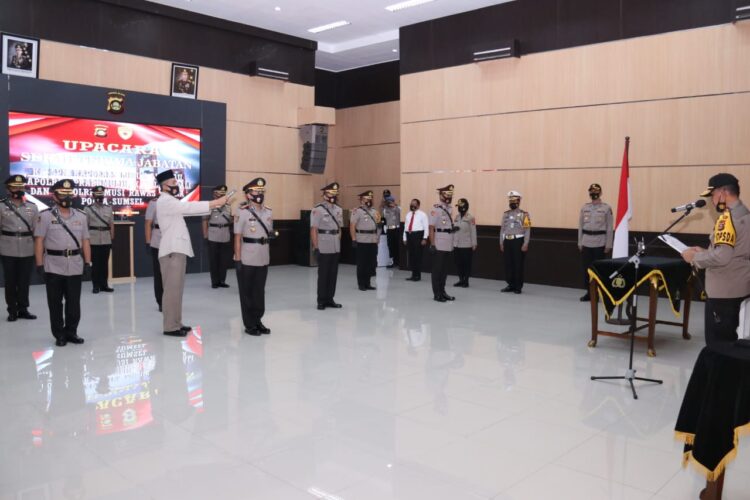 SERAH TERIMA JABATAN KA SPN DAN 4 KAPOLRES JAJARAN POLDA SUMSEL