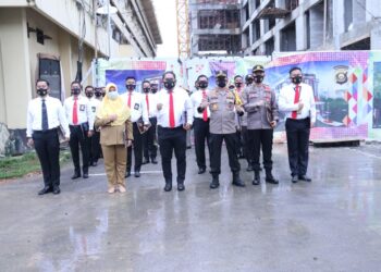 Kapolda Sumsel Pimpin Apel Pagi Sekaligus Memberikan Personelnya Yang Berprestasi