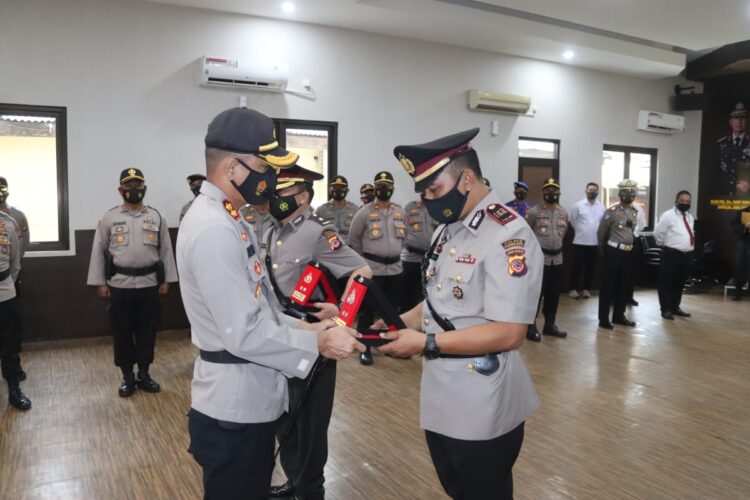 Kapolres Purwakarta Pimpin Langsung Sertijab Dua Kasat Dan Dua Kapolsek