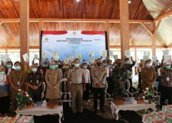 Pemkab Purwakarta Serahkan 8000 Sertifikat, Jamin Kepastian Hukum Kepemilikan Tanah