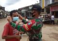 Upaya Pencegahan Serta Pengendalian Covid-19 Koramil Menyuke Bagikan Masker Gratis