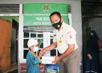 Peringati HUT Ke-49, PNS TNI Garnisun Pontianak Gelar Aksi Sosial