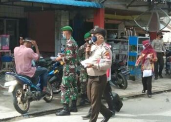 Bagikan Masker Upaya Koramil Sungai Pinyuh Putus Penyebaran Covid-19