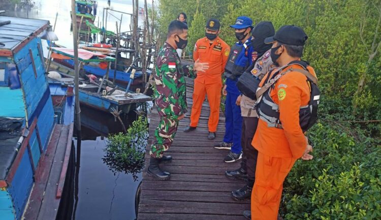 Akibat Cuaca Buruk Nelayan Hilang Saat Melaut, Koramil Sungai Raya dan Tim Gabungan Berhasil Temukan Rendi