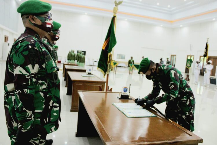 Pangdam XII/TPR Pimpin Sertijab Danbrigif 19/KH dan Penyerahan Jabatan Golongan IV