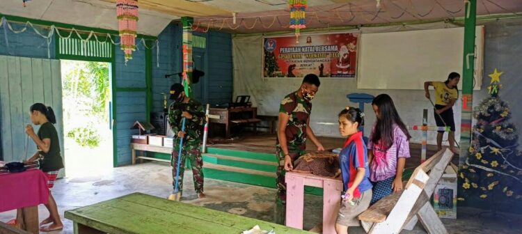 Guna Kenyamanan Beribadah, Satgas Pamtas Yonif 407 Karya Bhakti Pembersihan Gereja
